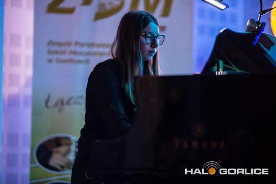 muzycy podczas koncertu w szkole muzycznej w gorlicach