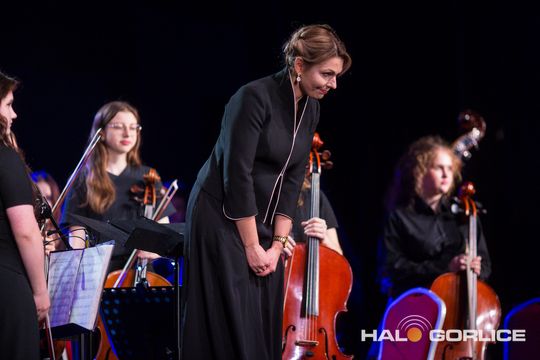 zdjęcie przedstawia muzyków na scenie Gorlickiego Centrum Kultury