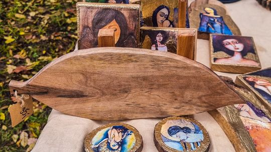 Targ Staroci w Siarach zdjęcia przedstawiają przedmioty targu staroci w Siarach