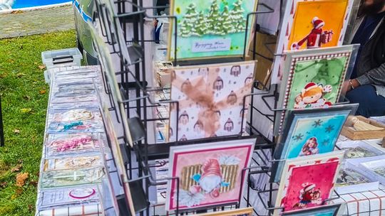 Targ Staroci w Siarach zdjęcia przedstawiają przedmioty targu staroci w Siarach