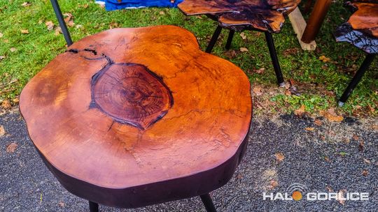 Targ Staroci w Siarach zdjęcia przedstawiają przedmioty targu staroci w Siarach