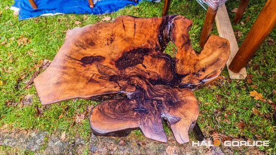 Targ Staroci w Siarach zdjęcia przedstawiają przedmioty targu staroci w Siarach