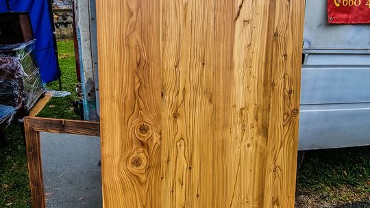 Targ Staroci w Siarach zdjęcia przedstawiają przedmioty targu staroci w Siarach