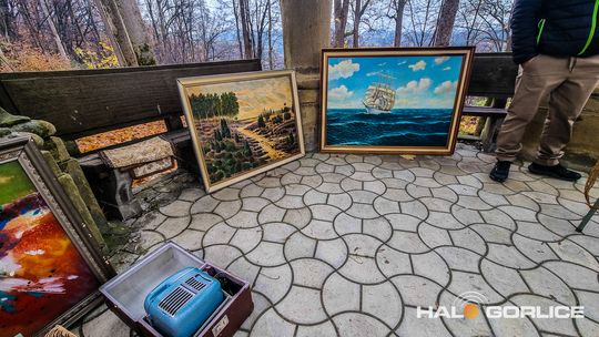 Targ Staroci w Siarach zdjęcia przedstawiają przedmioty targu staroci w Siarach