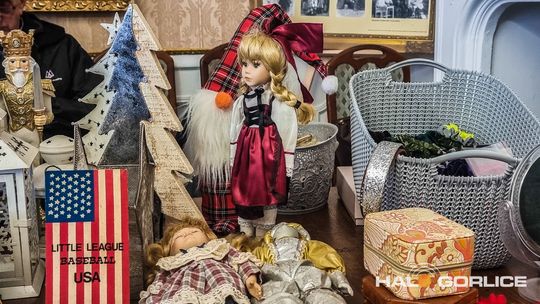 Targ Staroci w Siarach zdjęcia przedstawiają przedmioty targu staroci w Siarach