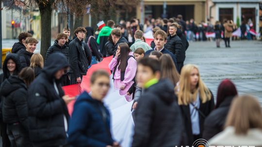 Obchody 107. rocznicy odzyskania przez Polskę niepodległości zdjęcie przedstawia osoby podczas uroczystości 11. listopada 2025