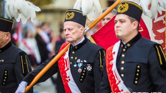 Obchody 107. rocznicy odzyskania przez Polskę niepodległości zdjęcie przedstawia osoby podczas uroczystości 11. listopada 2025