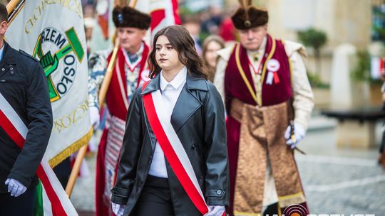 Obchody 107. rocznicy odzyskania przez Polskę niepodległości zdjęcie przedstawia osoby podczas uroczystości 11. listopada 2025