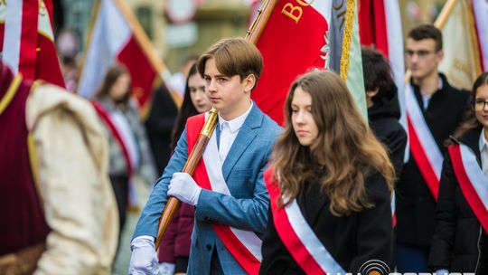 Obchody 107. rocznicy odzyskania przez Polskę niepodległości zdjęcie przedstawia osoby podczas uroczystości 11. listopada 2025