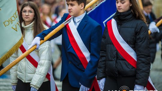 Obchody 107. rocznicy odzyskania przez Polskę niepodległości zdjęcie przedstawia osoby podczas uroczystości 11. listopada 2025