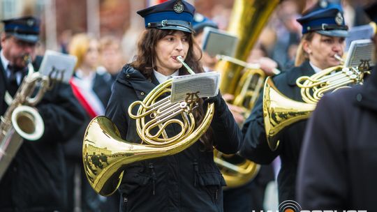 Obchody 107. rocznicy odzyskania przez Polskę niepodległości zdjęcie przedstawia osoby podczas uroczystości 11. listopada 2025