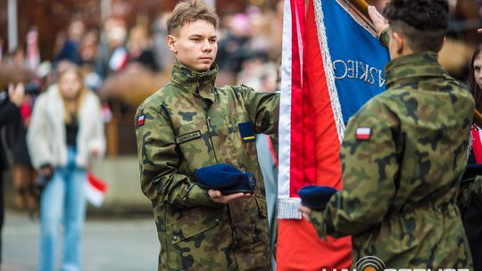 Obchody 107. rocznicy odzyskania przez Polskę niepodległości zdjęcie przedstawia osoby podczas uroczystości 11. listopada 2025