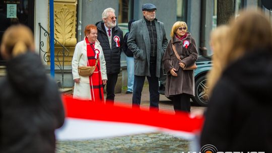 Obchody 107. rocznicy odzyskania przez Polskę niepodległości zdjęcie przedstawia osoby podczas uroczystości 11. listopada 2025