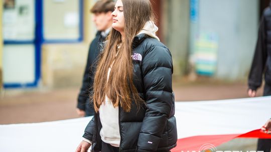 Obchody 107. rocznicy odzyskania przez Polskę niepodległości zdjęcie przedstawia osoby podczas uroczystości 11. listopada 2025