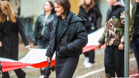 Obchody 107. rocznicy odzyskania przez Polskę niepodległości zdjęcie przedstawia osoby podczas uroczystości 11. listopada 2025