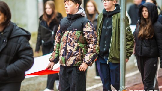 Obchody 107. rocznicy odzyskania przez Polskę niepodległości zdjęcie przedstawia osoby podczas uroczystości 11. listopada 2025