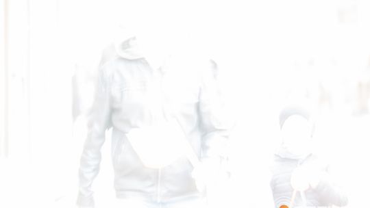 Obchody 107. rocznicy odzyskania przez Polskę niepodległości zdjęcie przedstawia osoby podczas uroczystości 11. listopada 2025