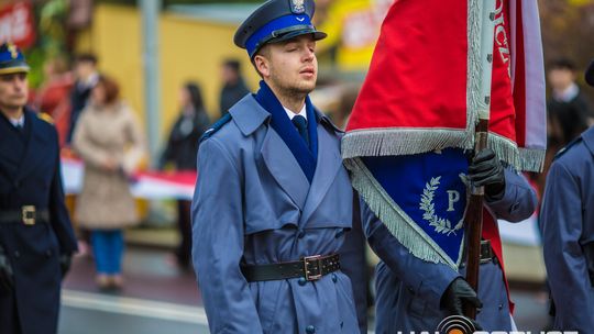 Obchody 107. rocznicy odzyskania przez Polskę niepodległości zdjęcie przedstawia osoby podczas uroczystości 11. listopada 2025