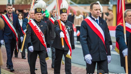 Obchody 107. rocznicy odzyskania przez Polskę niepodległości zdjęcie przedstawia osoby podczas uroczystości 11. listopada 2025