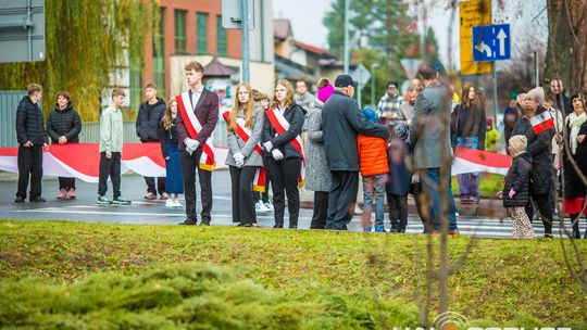 Obchody 107. rocznicy odzyskania przez Polskę niepodległości zdjęcie przedstawia osoby podczas uroczystości 11. listopada 2025