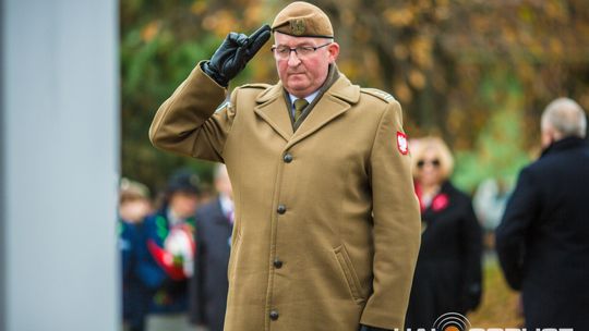 Obchody 107. rocznicy odzyskania przez Polskę niepodległości zdjęcie przedstawia osoby podczas uroczystości 11. listopada 2025