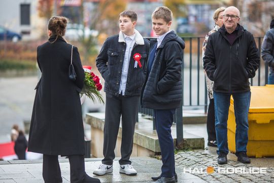 zdjęcie przedstawia osoby podczas uroczystości 11. listopada 2025