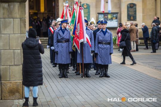 zdjęcie przedstawia osoby podczas uroczystości 11. listopada 2025