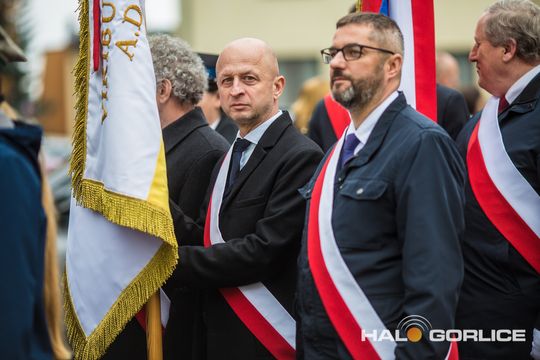zdjęcie przedstawia osoby podczas uroczystości 11. listopada 2025