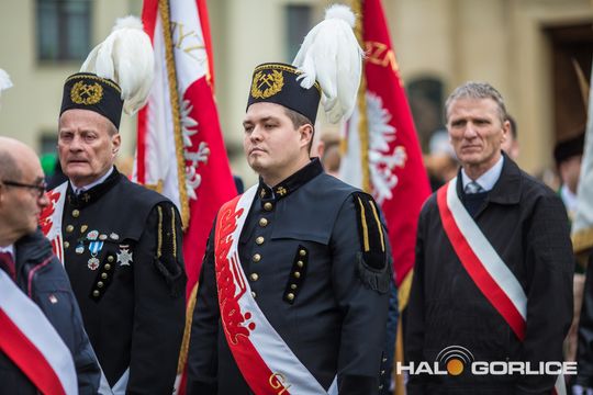 zdjęcie przedstawia osoby podczas uroczystości 11. listopada 2025