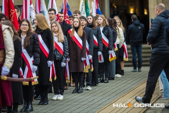 zdjęcie przedstawia osoby podczas uroczystości 11. listopada 2025