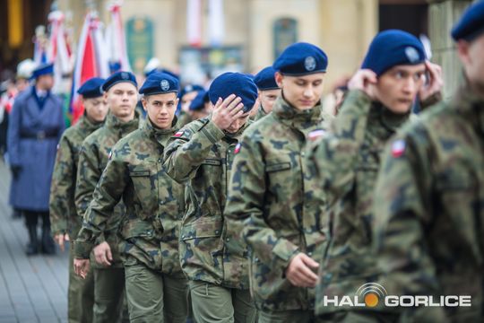 zdjęcie przedstawia osoby podczas uroczystości 11. listopada 2025