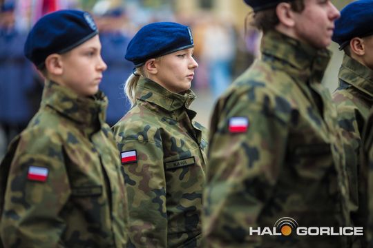 zdjęcie przedstawia osoby podczas uroczystości 11. listopada 2025