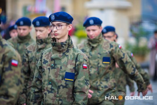zdjęcie przedstawia osoby podczas uroczystości 11. listopada 2025