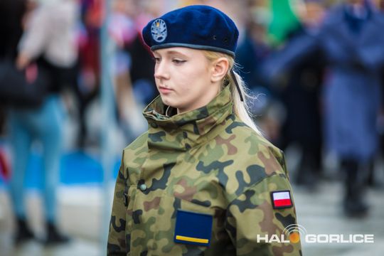 zdjęcie przedstawia osoby podczas uroczystości 11. listopada 2025
