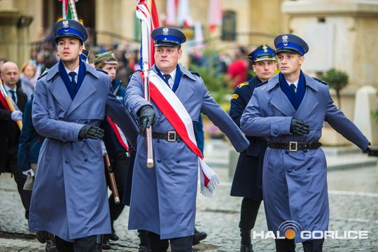 zdjęcie przedstawia osoby podczas uroczystości 11. listopada 2025