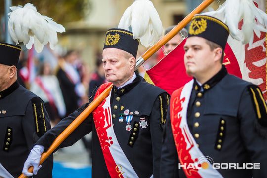 zdjęcie przedstawia osoby podczas uroczystości 11. listopada 2025