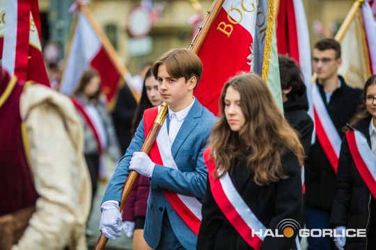 zdjęcie przedstawia osoby podczas uroczystości 11. listopada 2025