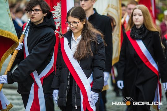 zdjęcie przedstawia osoby podczas uroczystości 11. listopada 2025