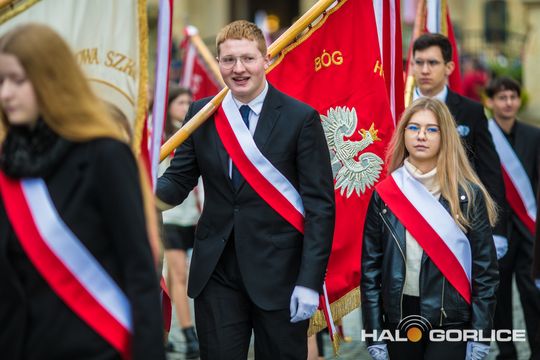 zdjęcie przedstawia osoby podczas uroczystości 11. listopada 2025