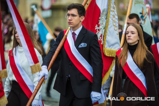 zdjęcie przedstawia osoby podczas uroczystości 11. listopada 2025
