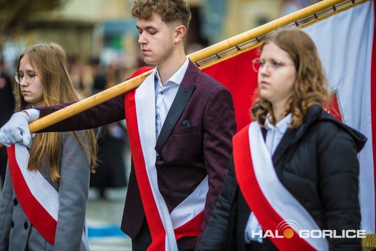 zdjęcie przedstawia osoby podczas uroczystości 11. listopada 2025
