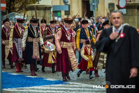 zdjęcie przedstawia osoby podczas uroczystości 11. listopada 2025