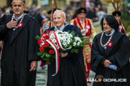 zdjęcie przedstawia osoby podczas uroczystości 11. listopada 2025