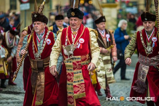 zdjęcie przedstawia osoby podczas uroczystości 11. listopada 2025