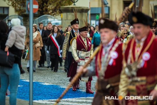 zdjęcie przedstawia osoby podczas uroczystości 11. listopada 2025