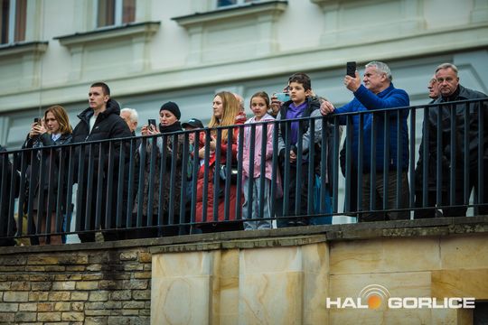 zdjęcie przedstawia osoby podczas uroczystości 11. listopada 2025