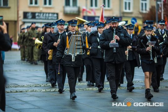 zdjęcie przedstawia osoby podczas uroczystości 11. listopada 2025