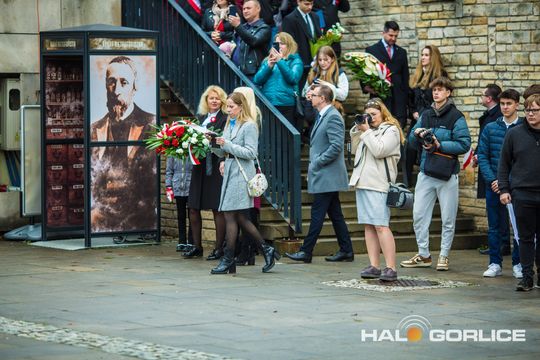 zdjęcie przedstawia osoby podczas uroczystości 11. listopada 2025