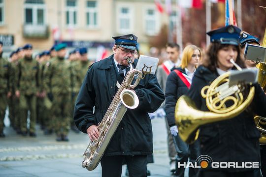 zdjęcie przedstawia osoby podczas uroczystości 11. listopada 2025