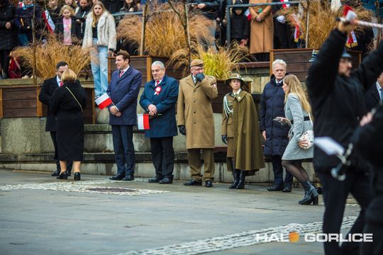 zdjęcie przedstawia osoby podczas uroczystości 11. listopada 2025